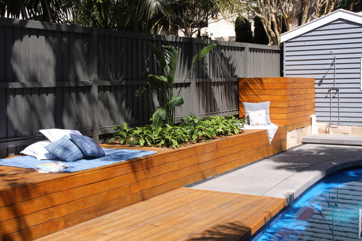 Contemporary Landscape by The Labyrinth Garden