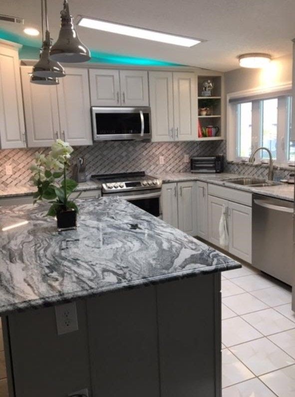 Kitchen Backsplash Ideas With White Countertops : 52 Striking Traditional Kitchen Design Ideas | decoratrend - Or go all out with a pop of pattern.