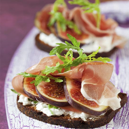 Fig, Blue cheese and Prosciutto Bruschetta Recipe - Quick and easy at
