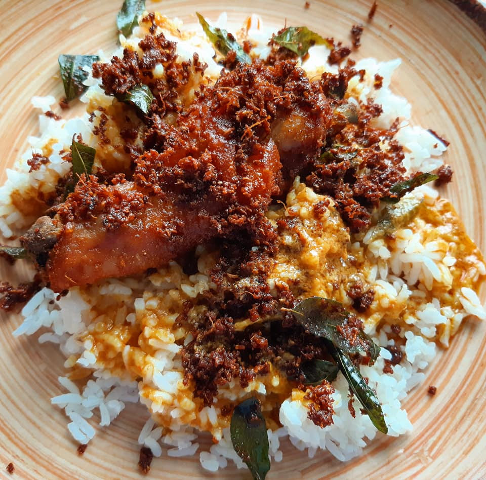 Cara untuk membuat Ayam Goreng Berempah yang garing dan menasyikkan