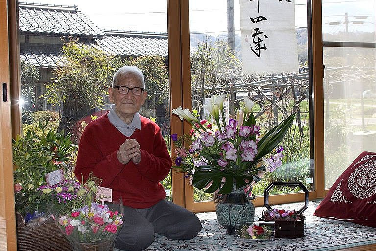 Selepas pensiun sebagai pegawai pos di  kotanya, Kimura bertani untuk mengisi masa pensiunnya hingga usia 90 tahun. Isterinya telah meninggal dunia beberapa tahun silam. Saat ini Kimura menikmati hari tuanya dengan banyak membaca, berjalan ringan di sekitar tempat tinggalnya dengan tongkat menyangga tubuhnya.