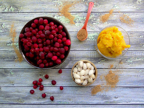 pumpkin pistachio cranberry sweet rolls // cinnamon cream cheese icing