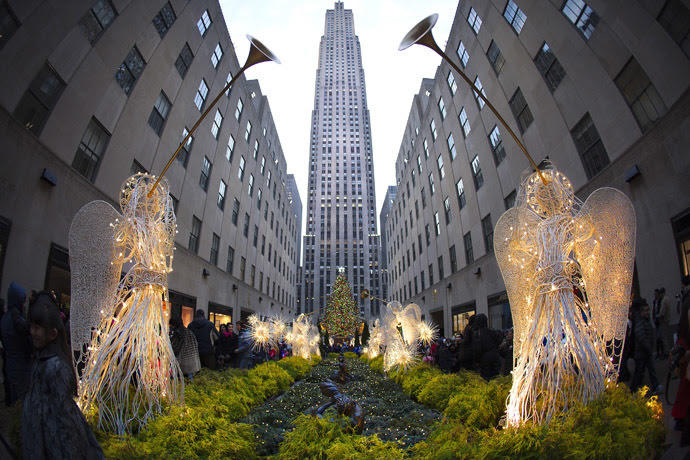 In 1989, Japanese investor Mitsubishi Estate Company bought a 51% stake in the Rockefeller Center. (Reuters/Carlo Allegri)