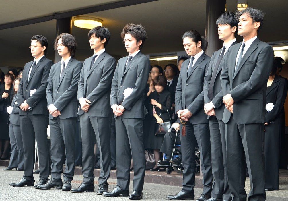 蜷川幸雄さんご葬儀 皆で送る 合同葬 でした はじめてのお葬式ガイド