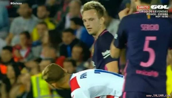  Rakitic quay sang mắng Pereira...