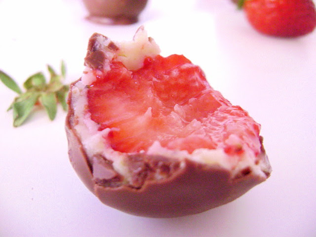 Bombom de chocolate e morango