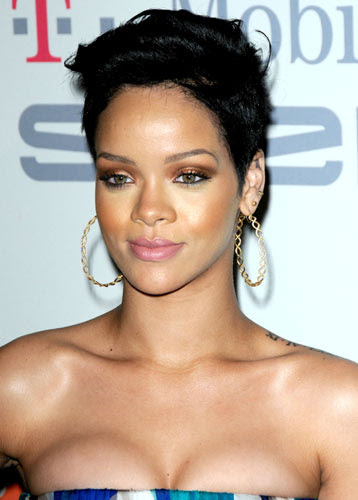 rihanna leaked pictures 2011. rihanna pictures leaked 2011.