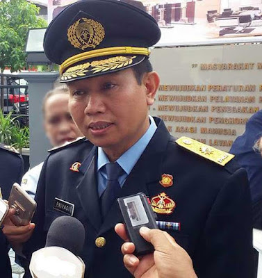 Ambon, Malukupost.com - Untuk melakukan pengawasan terhadap daerah perbatasan, Kantor Wilayah Kementerian Hukum dan Hak Asasi Manusia (Kemenkumham) Provinsi Maluku merencanakan membangun dua Unit Pelaksana Teknis (UPT) kantor Imigrasi di daerah perbatasan, yakni di Saumlaki, Kabupaten Maluku Tenggara Barat (MTB) dan Kabupaten Maluku Barat Daya (MBD). “Saat ini sudah ada dua UPT Imigrasi, yakni di Kota Ambon dan Tual, kemudian akan dibuka lagi dua lagi di MTB dan MBD,”ujar Kepala Kanwil Hukum dan HAM Provisni Maluku Drs. Priyadi, Bc. IP, M.Si, usai memimpin upacara apel sekaligus deklarasi janji kinerja tahun 2018, di Lapas Kelas II A Ambon, Senin (8/1).