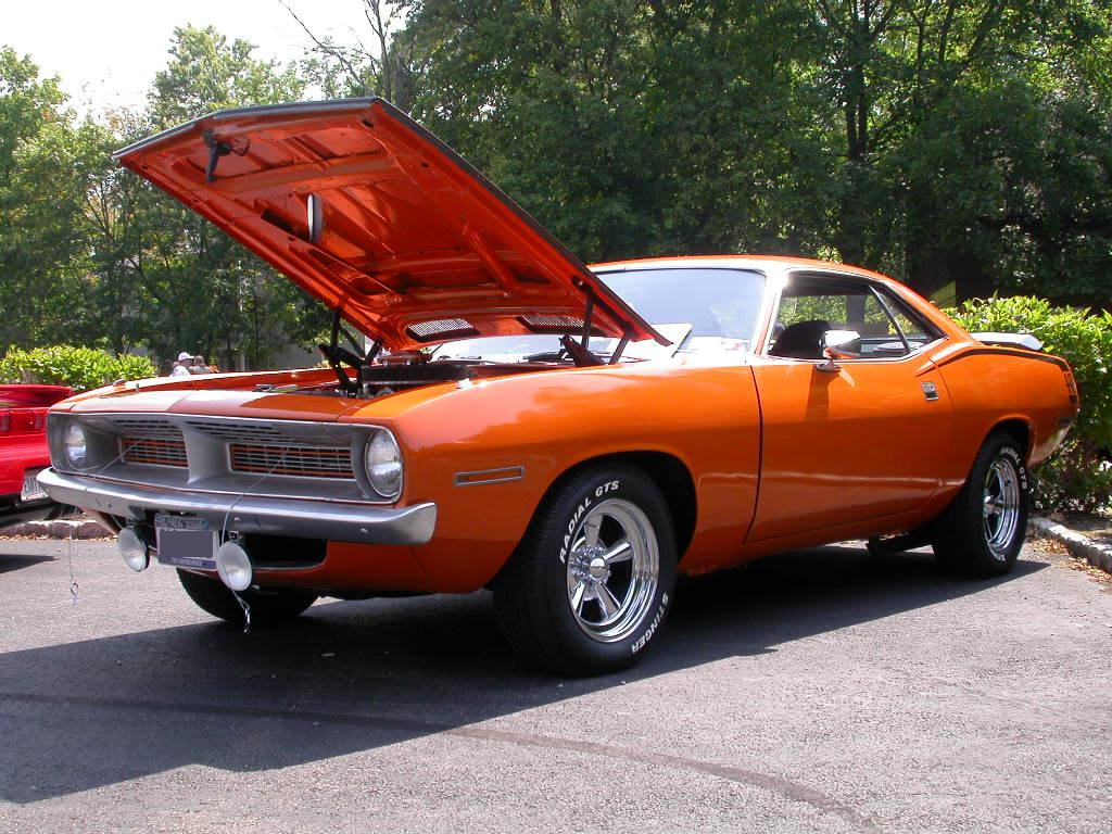 classic muscle cars statue