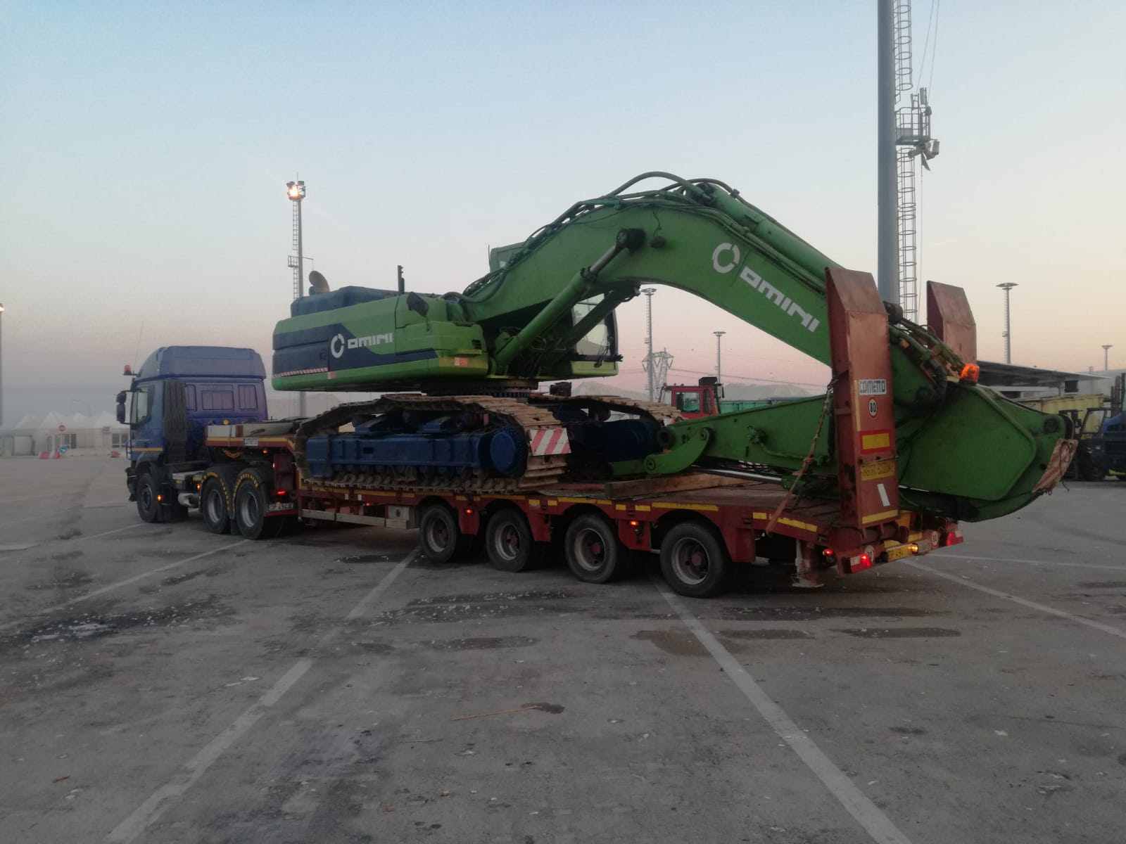 Trasporto Eccezionale Di Un Escavatore Da 50 Ton Dafo Trasporti