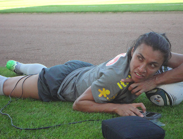 Marta tratamento futebol feminino (Foto: Clícia Oliveira / Globoesporte.com)