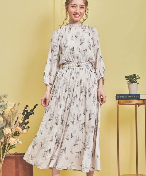 Noela ノエラ のファッションワンピースワンピース ドレススズランプリントプリーツワンピース ワンピース お取り寄せ の ワンピース