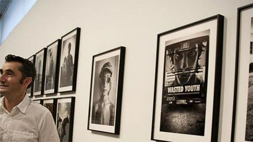 ernesto-valverde-nhin-bong-da-qua-lang-kinh-nhiep-anh-1