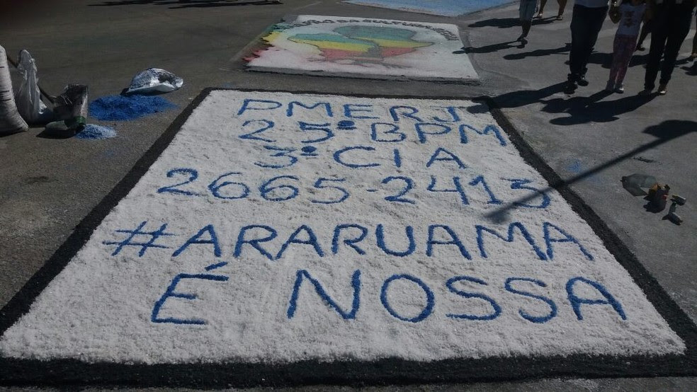 Tapete foi feito pela PM em retaliação a montagem dos criminosos em Araruama, no RJ (Foto: Divulgação/Polícia Militar)