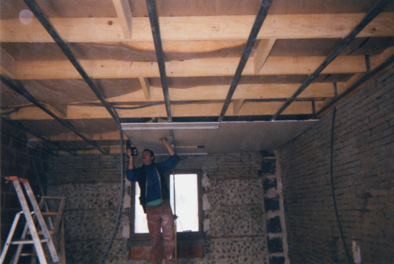 Poser un faux plafond suspendu Maison Travaux Poser un faux plafond suspendu Maison Travaux