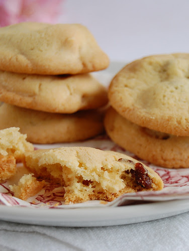 White chocolate cherry cookies / Cookies com cerejas secas e chocolate branco