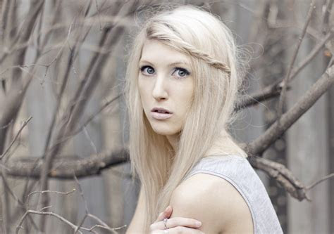 dye  hair blonde  bleach