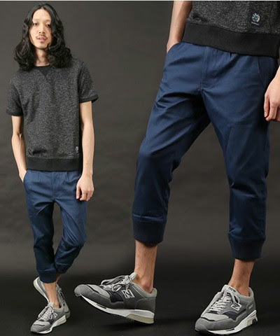 紺 ネイビーパンツでキレイ目コーデ メンズおすすめネイビーパンツ