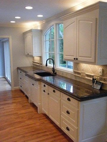 Our pearl tiles are genuine, never dyed to avoid fading over time and are durable enough to be used on walls, floors and showers. Tropic Brown Granite Countertops | Brown granite
