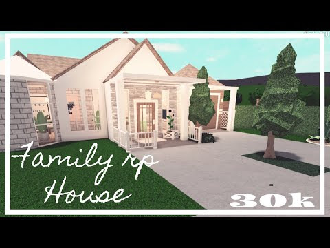 I am looking to build a small 2 story house with a daylight basement (around 650 square feet or so per level). Family House Bloxburg One Story