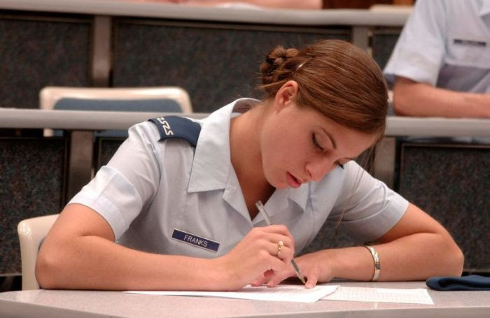 Real Life Female Soldiers (37 pics)