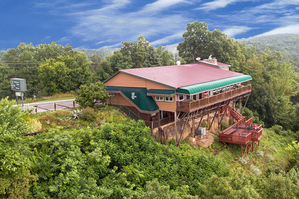 The Cliff House Inn, Restaurant, & Cabins overlooking the ...