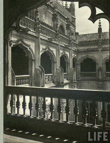Claustro del monasterio de San Juan de Los Reyes  de Toledo a principios del siglo XX. Archivo de la revista Life