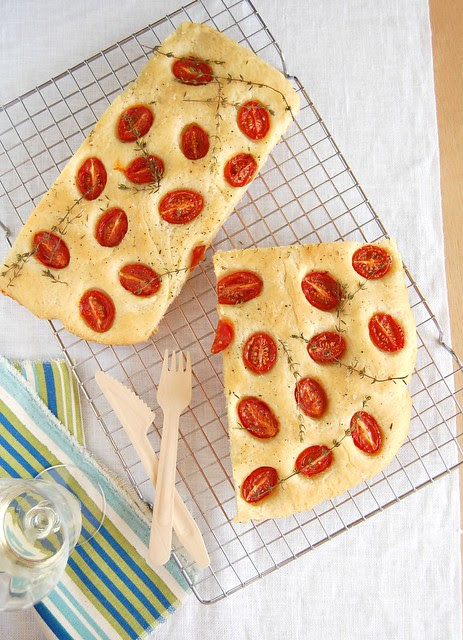 Cherry tomato and thyme focaccia / Focaccia de tomate cereja e tomilho