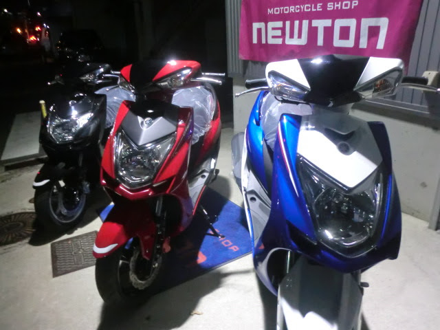 新型シグナスｘ ｓｒが入荷しました 東大阪のバイク販売店 モーターサイクルショップ ニュートン