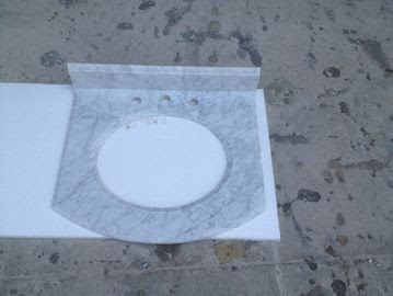 La Vanita Bianca Del Bagno Del Marmo Di Venato Di Cararra Di Bianco Completa Per Il Rennovation Di Ospitalita
