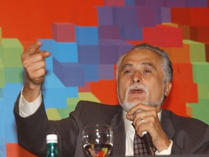 O então presidente nacional do PT, José Genoino, seminário do PT em 2003 (Foto: José Cruz/ABr)