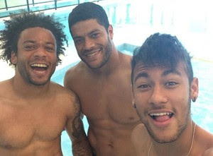 Neymar, Hulk e Marcelo antes de trabalho na piscina (Foto: Reprodução Instagram)