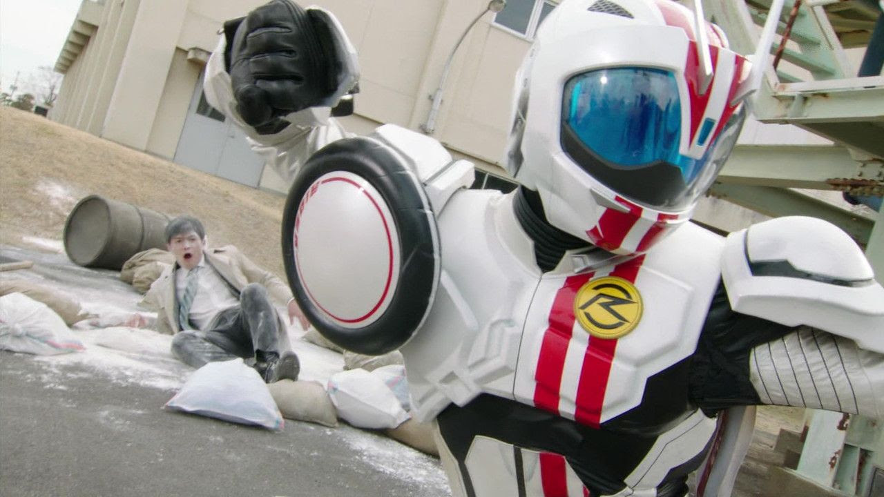 赤と白の仮面ライダー 仮面戦隊