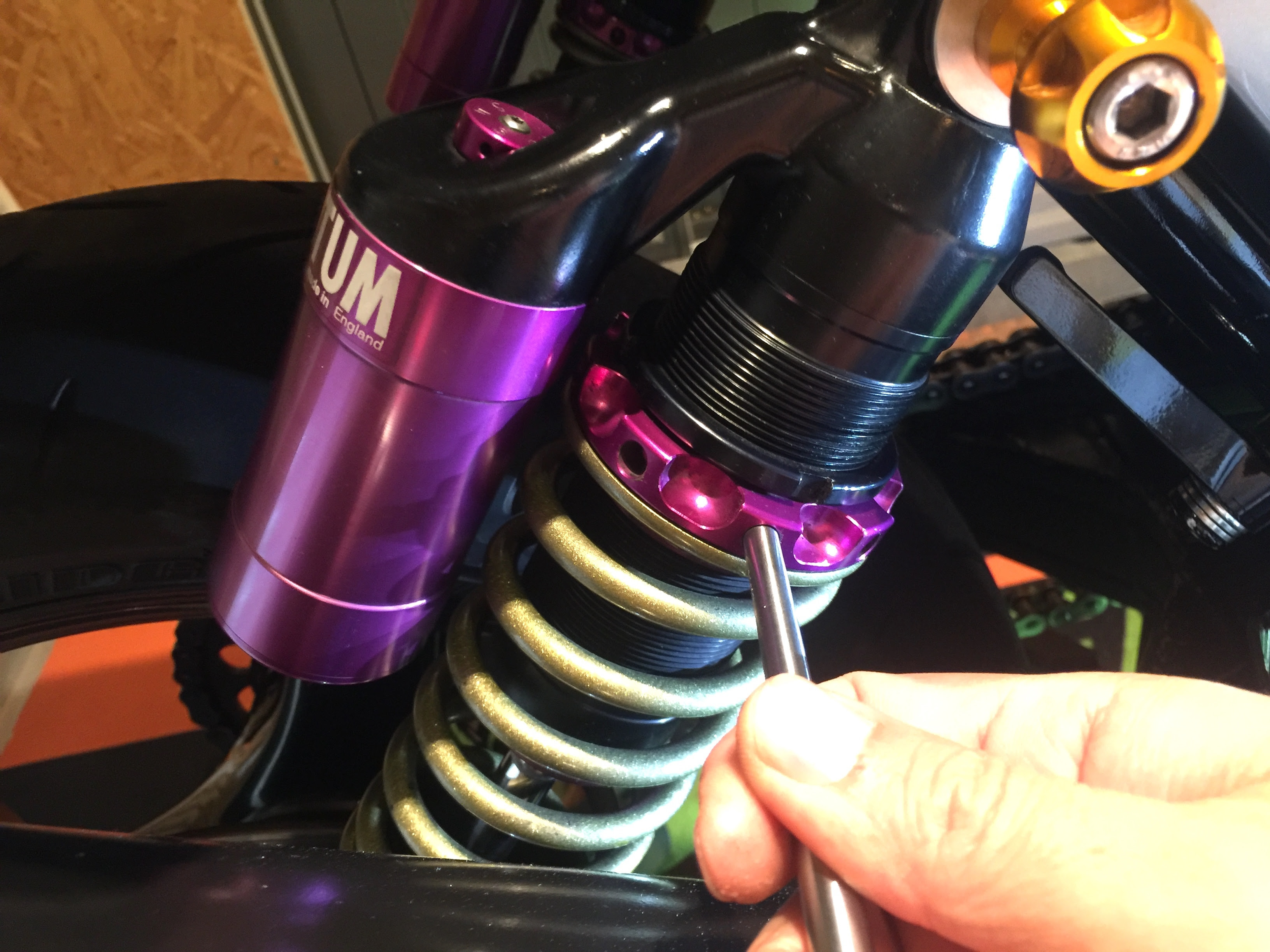プリロード調整 Suspension