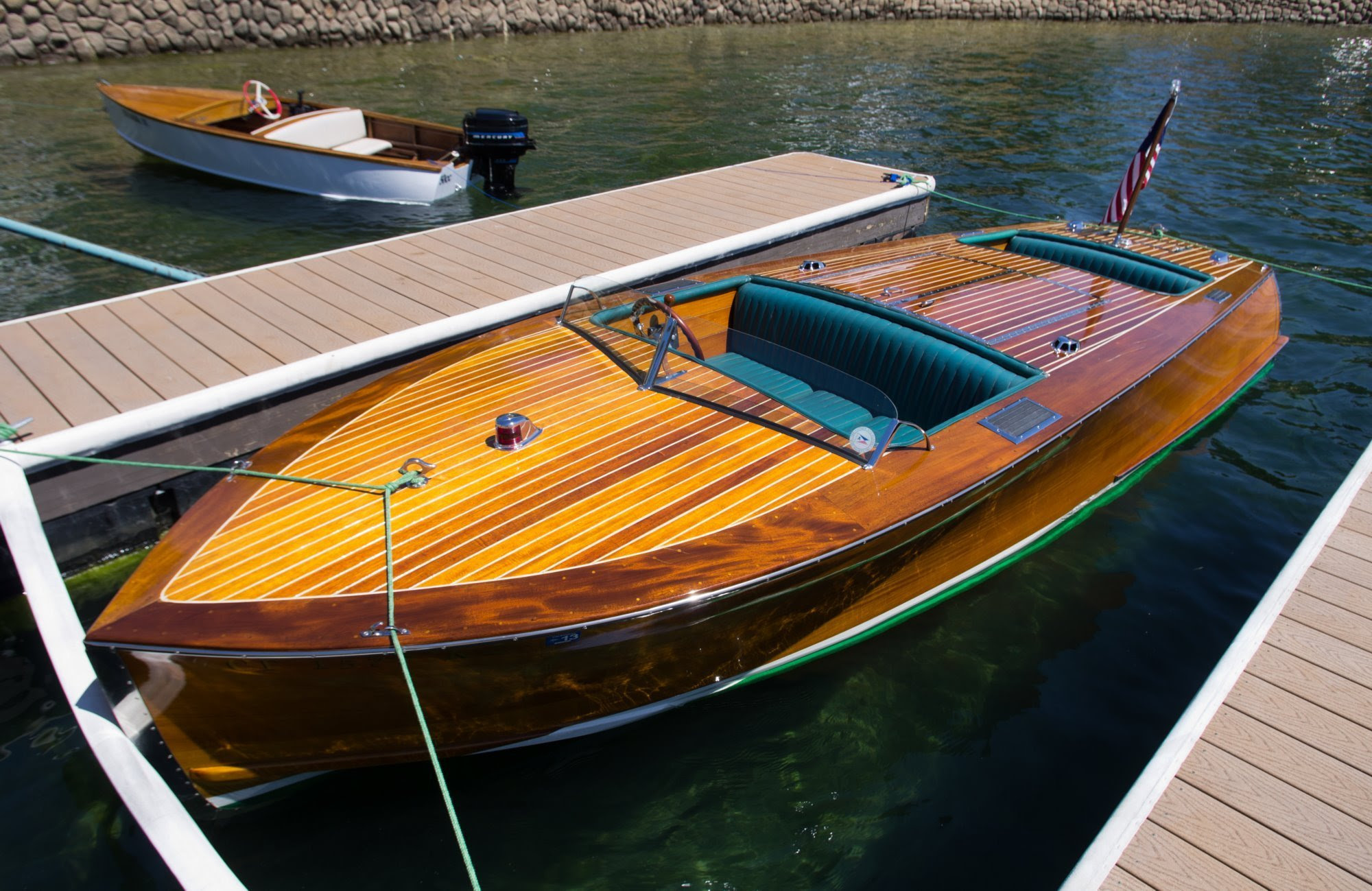 4 Ways to Caulk an Old Wooden Boat
