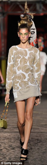 http://i.dailymail.co.uk/i/pix/2011/09/18/article-2038816-0DF3167300000578-907_196x686.jpg