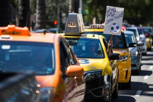 Taxi drivers protest against transportation network companies such as Uber and Lyft along with Assembly Bill 2293 at the State Capitol in Sacramento, California, June 25, 2014. REUTERS/Max Whittaker
