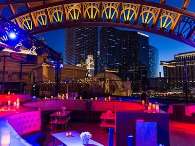 Creating The Perfect Rooftop Bar In Vegas