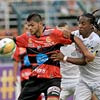 Jogadores do Ituano e Santos disputam a bola na final do Paulistão
