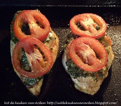 Maiskipfilet met pesto met walnoten, tomaat en buffelmozzarella