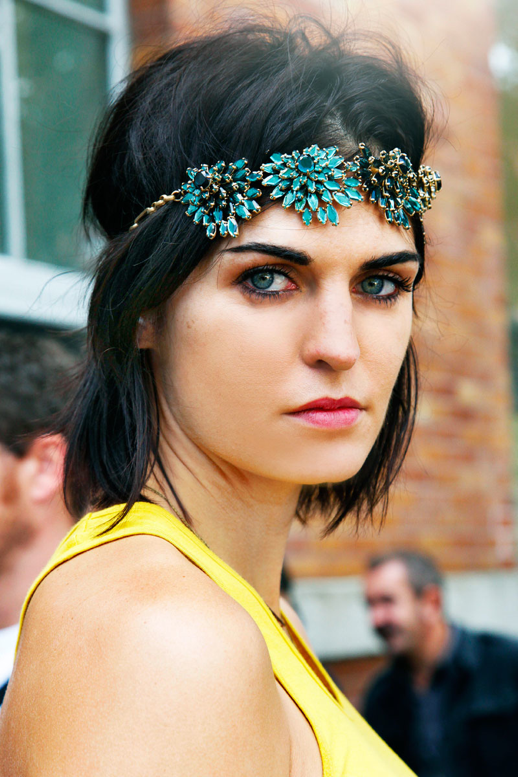 LE FASHION BLOG NYFW NEW YORK FASHION WEEK STREET STYLE BEJEWELED VIA ELLE STREET CHIC GREEN TEAL JEWELED HEADPIECE NECKLACES USED AS HEADBAND CHIC BOB YELLOW TANK TOP STRONG BROWS 1