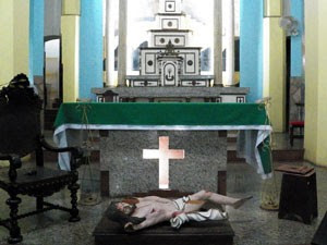 Homem quebra imagem secular em Senhor do Bonfim, na Bahia  (Foto: Netto Maravilha/ Maravilha Notícias)