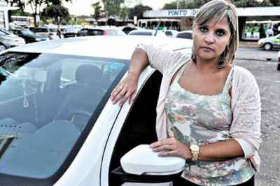 Os problemas da bancária Shaiane Amador aumentaram depois que ela comprou um carro: Fico presa no trânsito, no mínimo, duas horas por dia (Marcelo Ferreira)