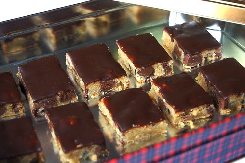 peanut butter blondie tin