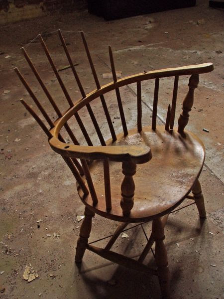 բʀoպ էիз Angɛլ’ʂ թℯה ~~☆ : Broken chair