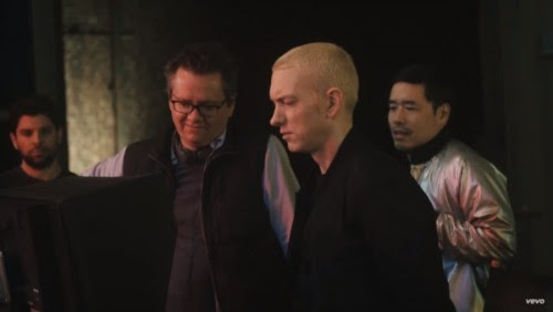 em