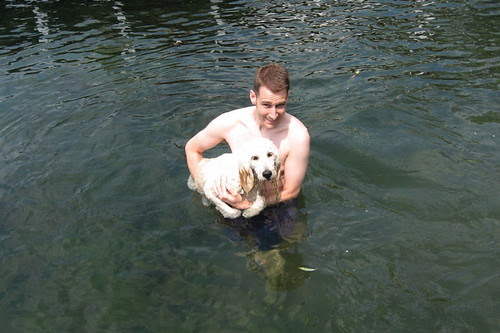 Lacey holds on for dear life (note the seaweed in her mouth)