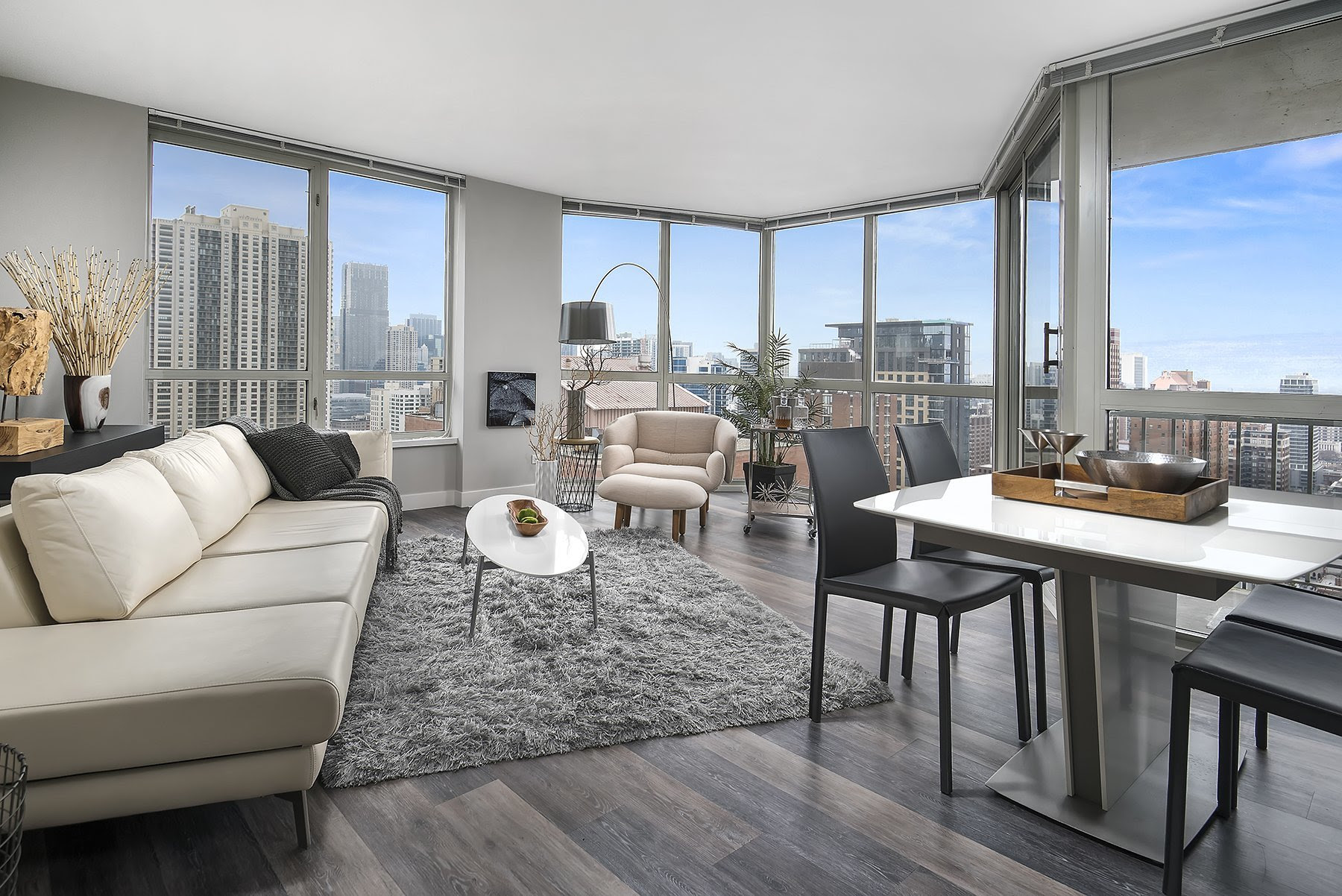 The Moment Chicago Rentals | 545 N. McClurg Apartments For ...