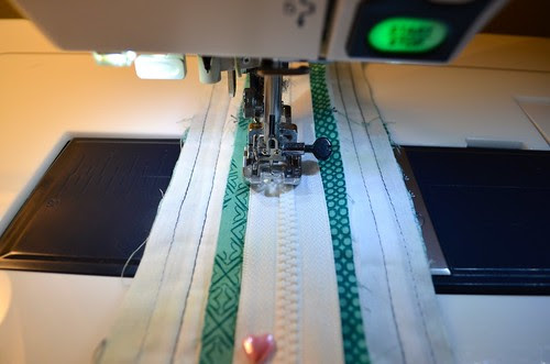 Weekender Bag - stitching the zipper