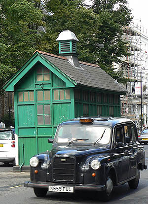 taxi et abri.jpg